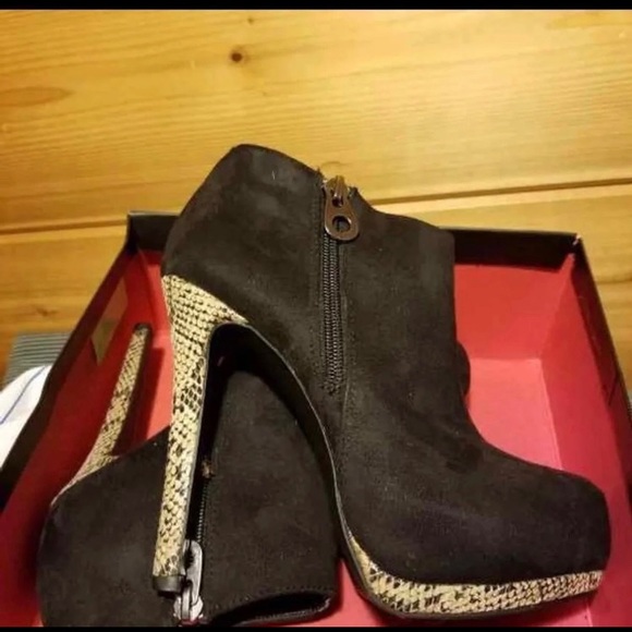 Women’s Booties - Picture 2 of 4